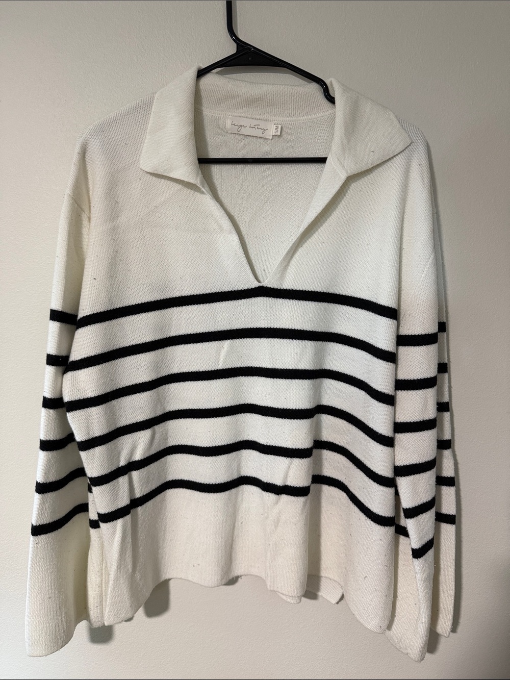 Collared V-Neck Striped Sweater - White/Black